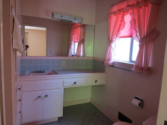4th image of 4140 Laguna Ave