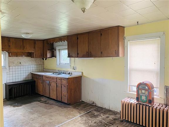 4th image of 5396 Erie St