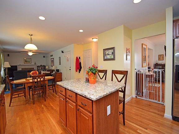 5th image of 618 Wood Bluff Ln