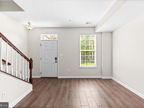 5th image of 709 S Macon St