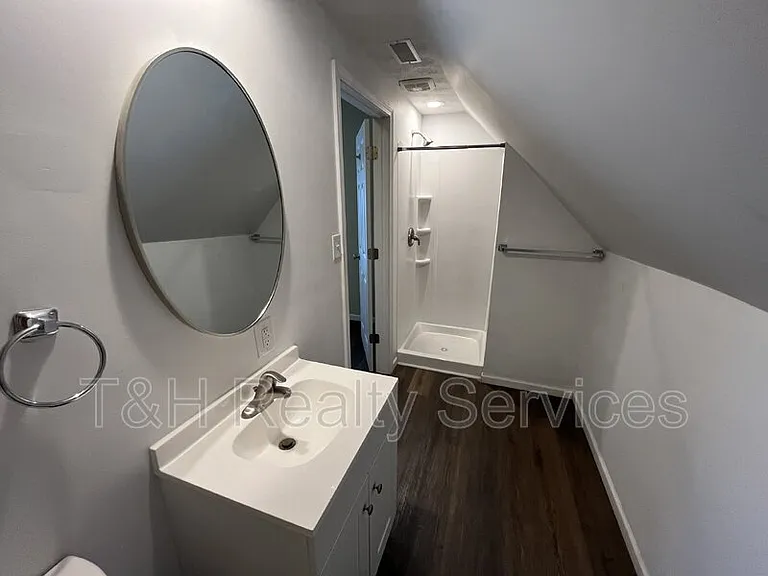 1551 W New York St — Photo 15