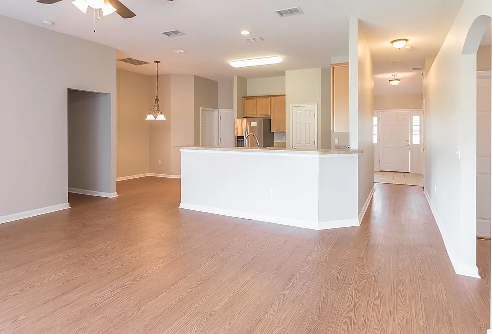 4 bed, 2.0 bath, 1799 sqft, $2,680 — Photo 2