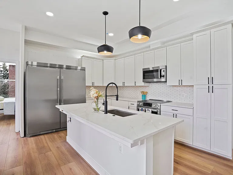 235 F St NE — Photo 15