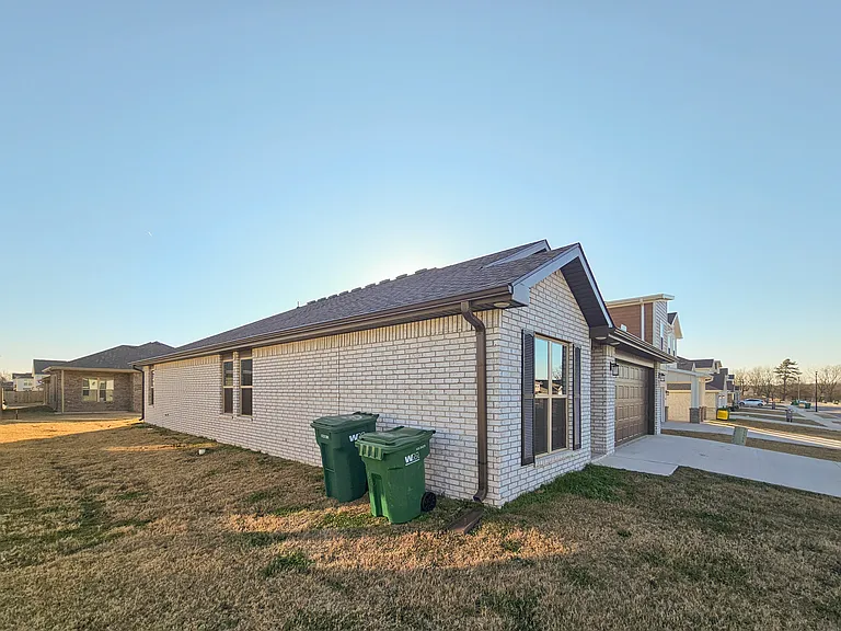 2091 Bluebonnet Ln — Photo 31