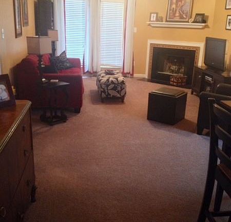 52 Hertiage Village livingroom