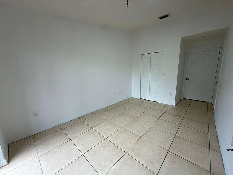 3842 SW 48th Ave — Photo 11
