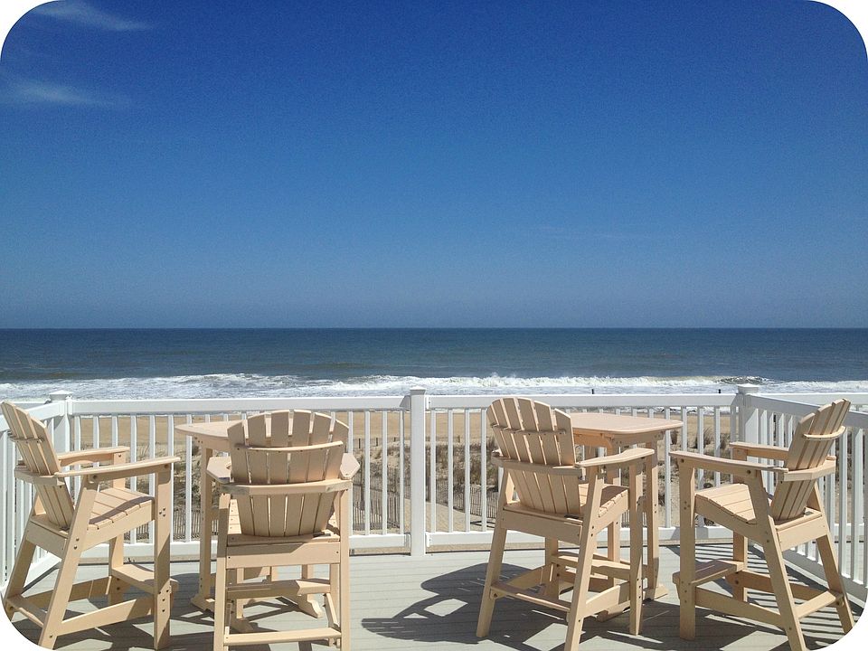 5 decks - 3 ocean front, 2 pool/bay view