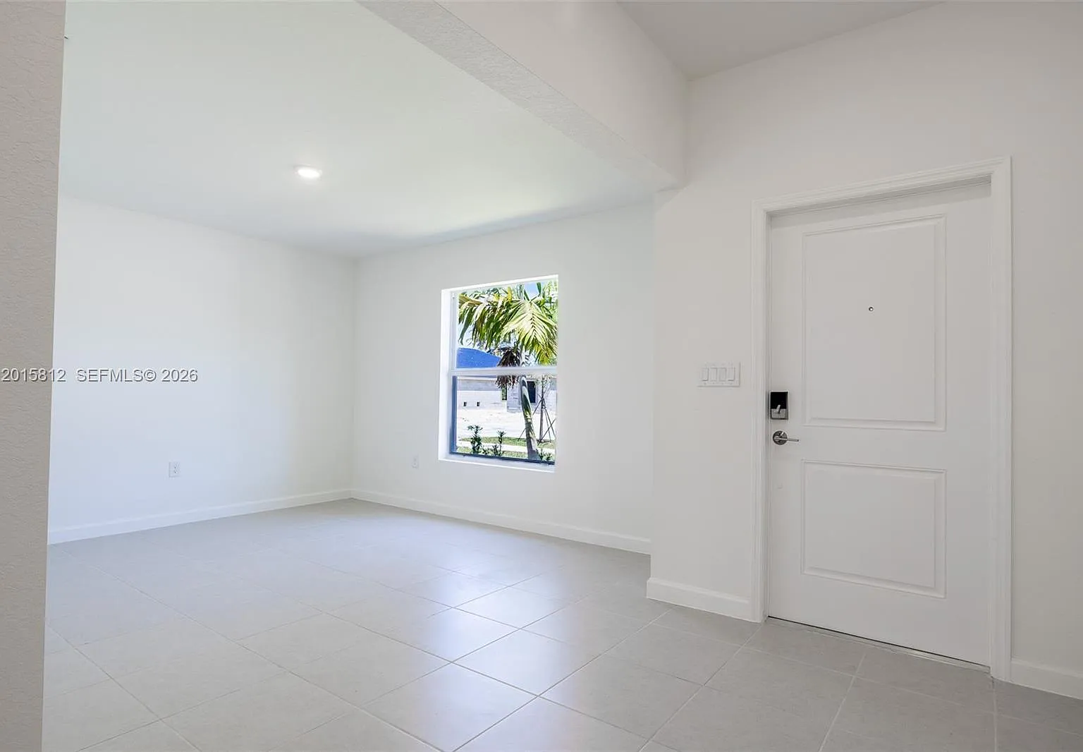 4 bed, 2400 sqft, $4,600 — Photo 3