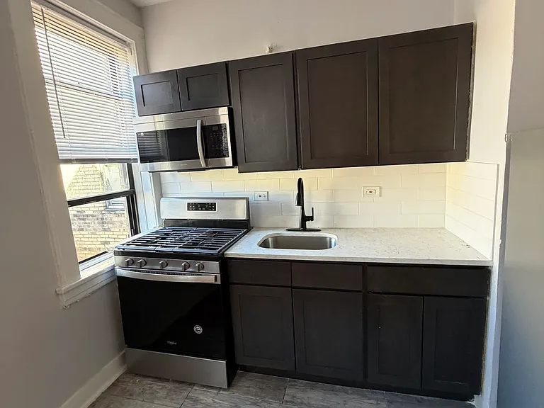 610 Salem Ave — Photo 9