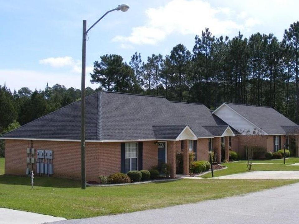 1st image of 900 Stephen Dr APT 3