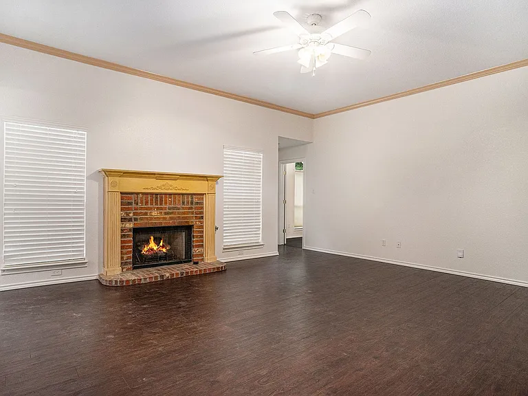 1307 Hyde Park Blvd — Photo 7