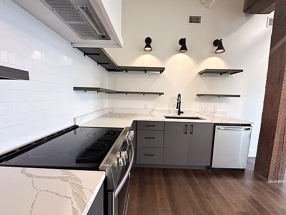 5th image of 921 Dauphin St #3F