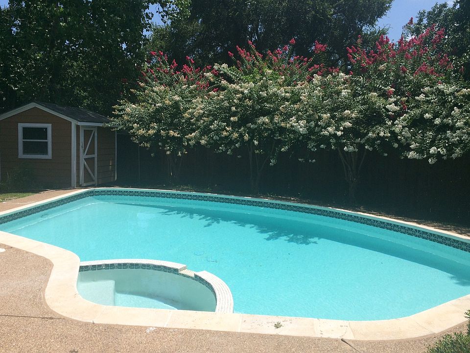 Inviting POOL for relaxing