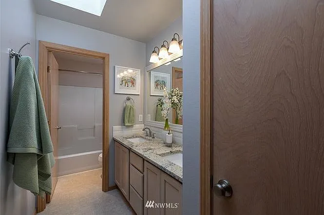 24th Ln NE — Photo 4