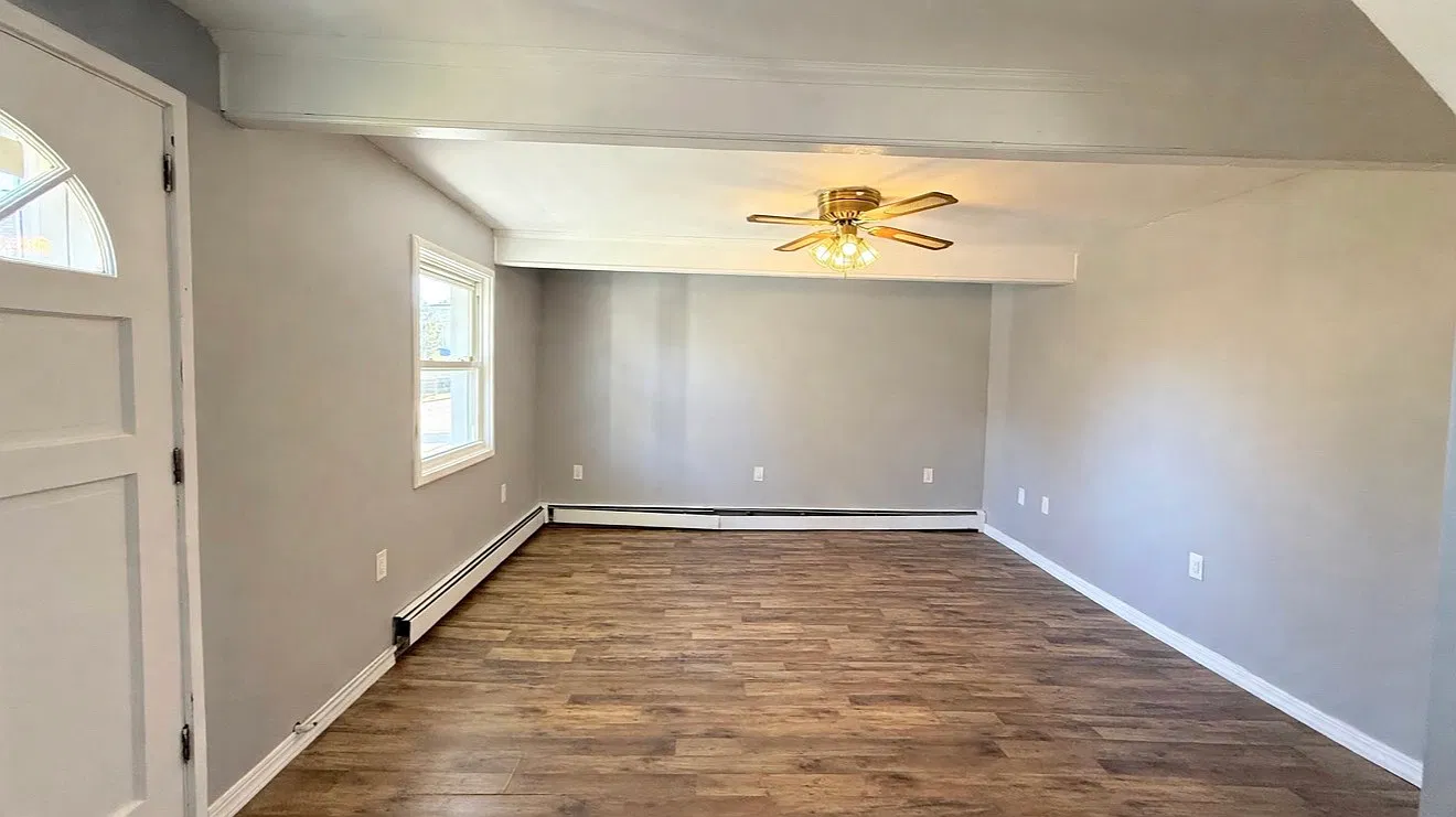 3 bed, 1600 sqft, $1,800 — Photo 2