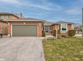 2 Charles Ct, Barrie, ON L4N6S8