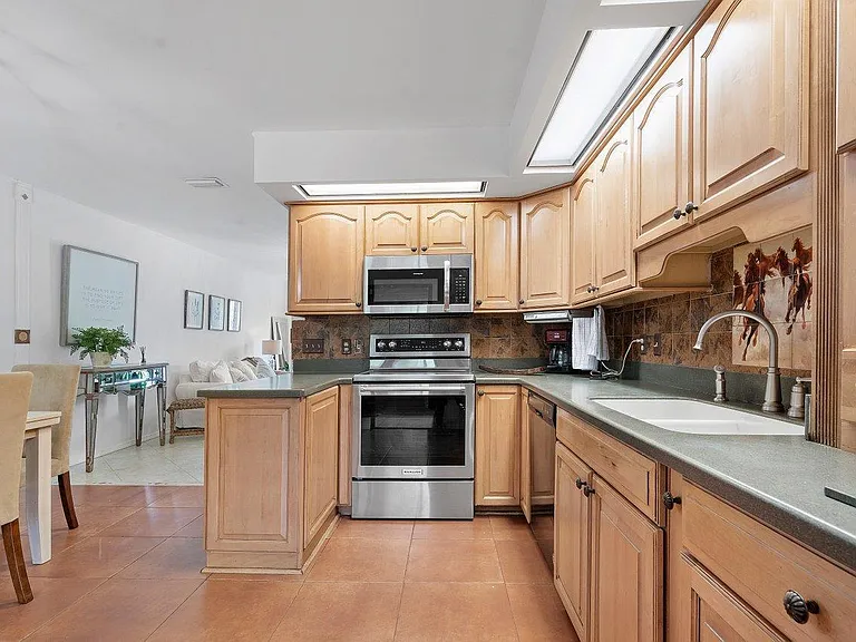 1369 Riverside Cir — Photo 16
