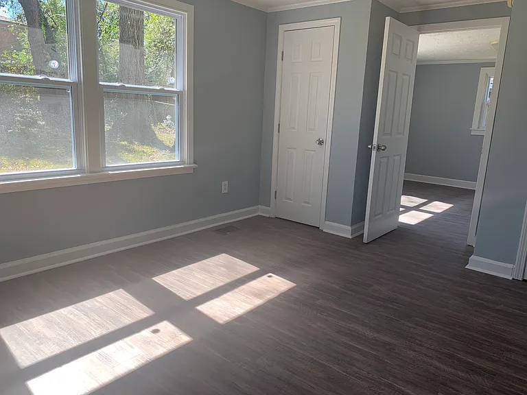 2056 Midway St — Photo 8