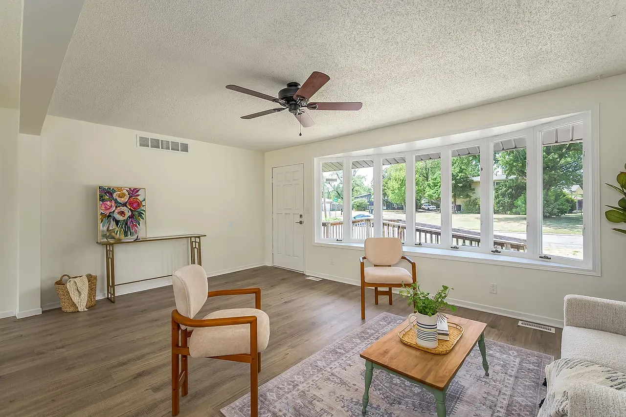 4 bed, 2095 sqft, $2,250 — Photo 3