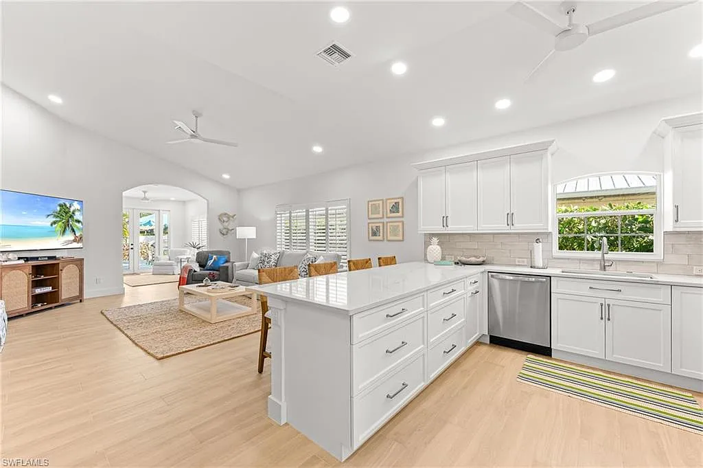 4 bed, 2.0 bath, 1800 sqft, $12,750 — Photo 4