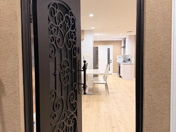 (undisclosed Address), North Hollywood, CA 91605