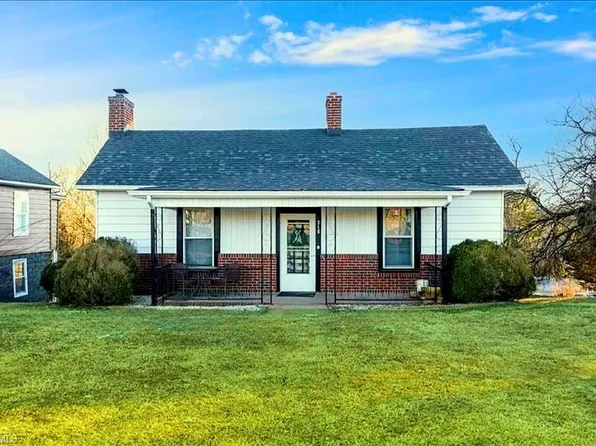 318 E Independence Blvd, Mount Airy, NC 27030