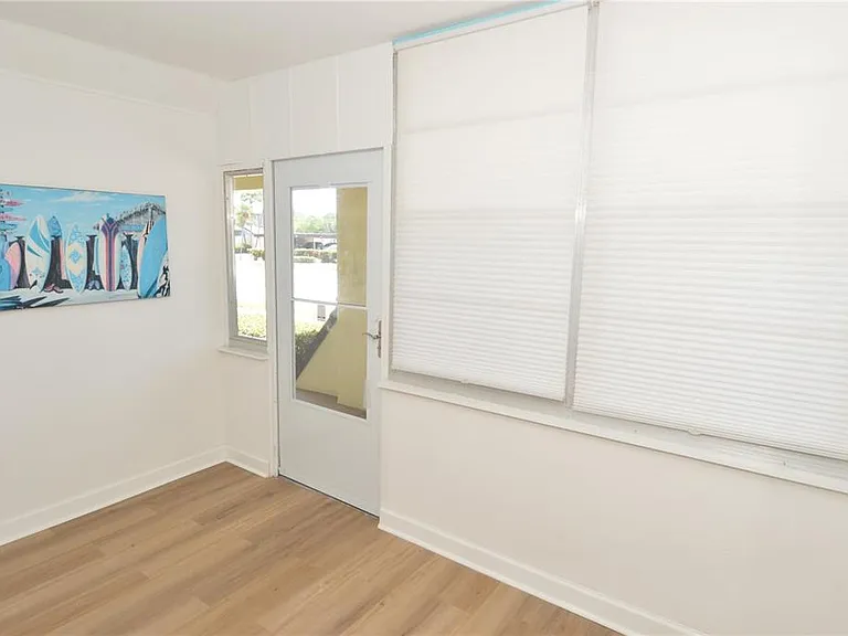 4700 Cove Cir #107 — Photo 9