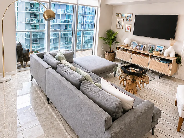 55 SE 6th St #3001 — Photo 3