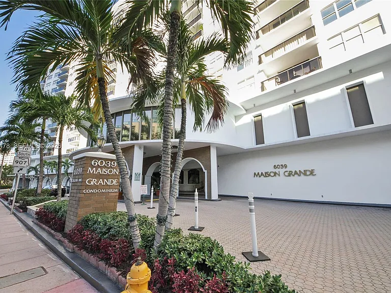 6039 Collins Ave #310 — Photo 37