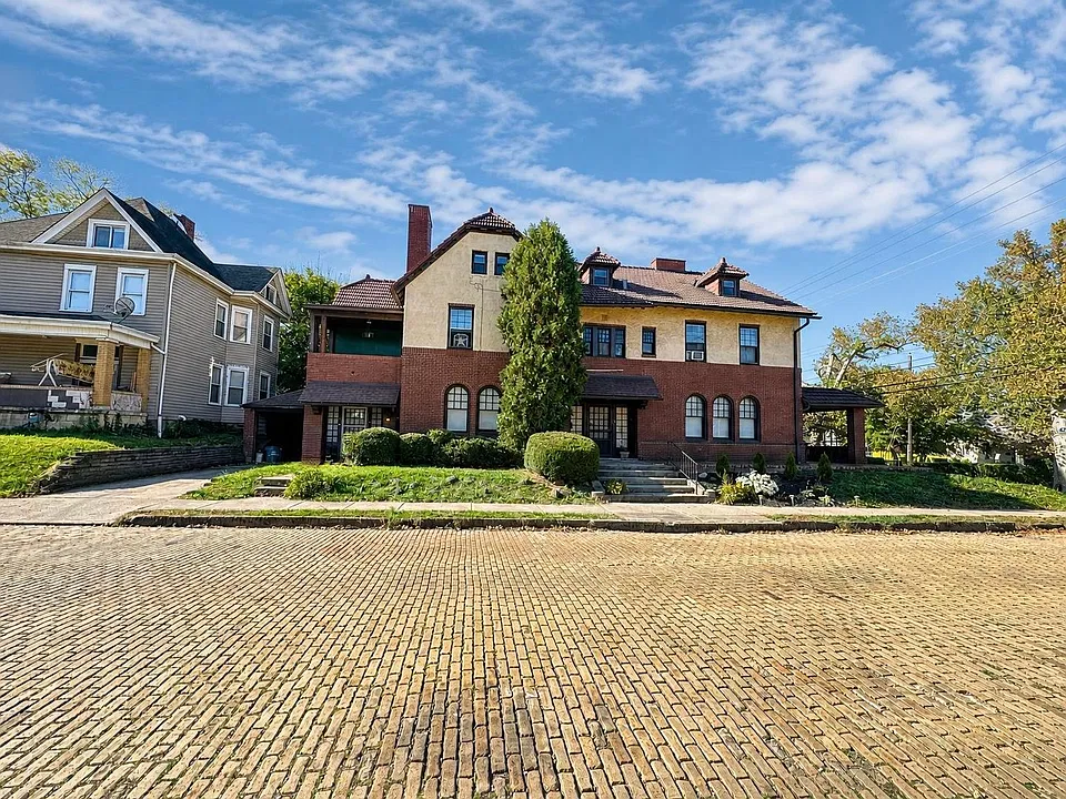 1939 Crafton Blvd