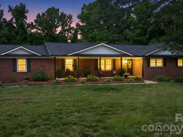 301 Pinecroft Ln, Spencer, NC 28159