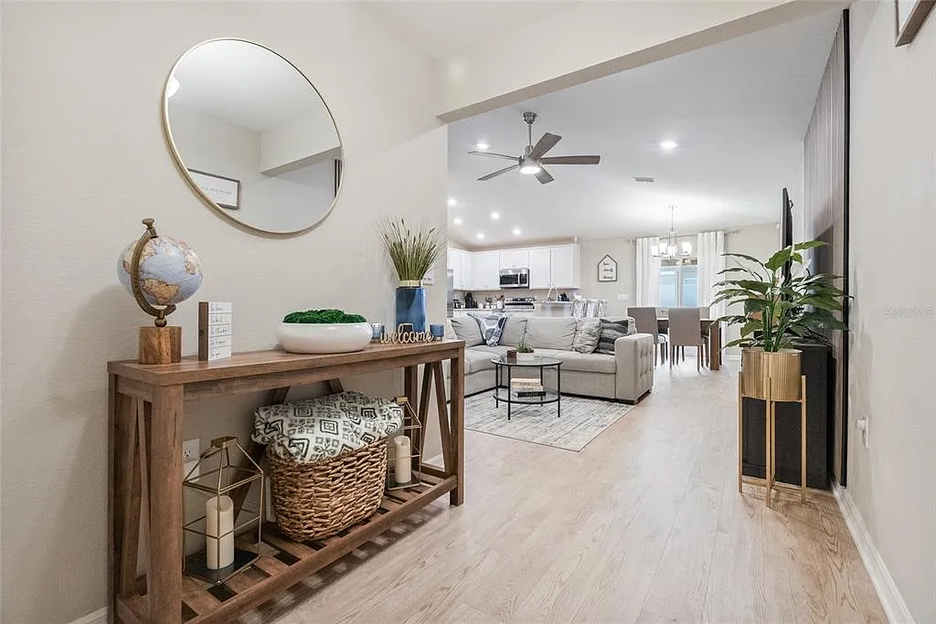 3 bed, 2.0 bath, 1298 sqft, $2,050 — Photo 3