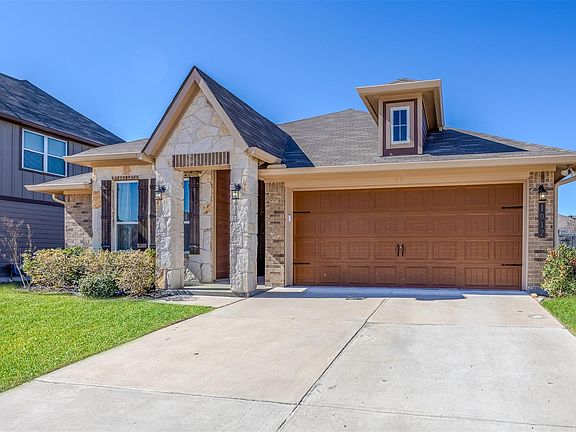 5th image of 1012 Old Vine Rd