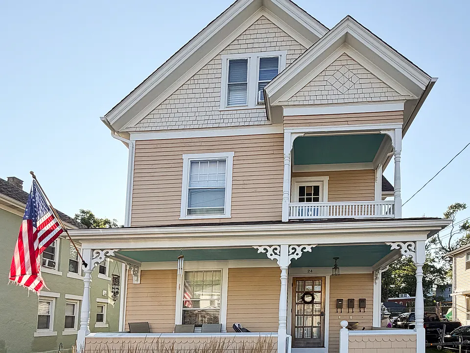 24 Lincoln Ave #3