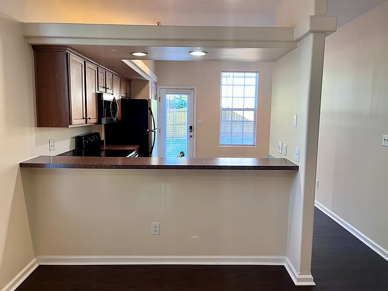 220 Shannon Ct — Photo 14