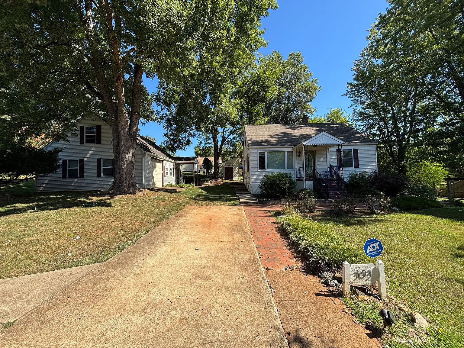 303 Palatine Ave photo 1