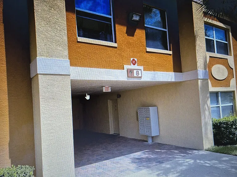 4600 E Moody Blvd #8B — Photo 5