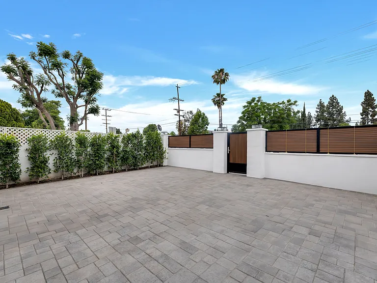 16510 San Fernando Mission Blvd — Photo 24