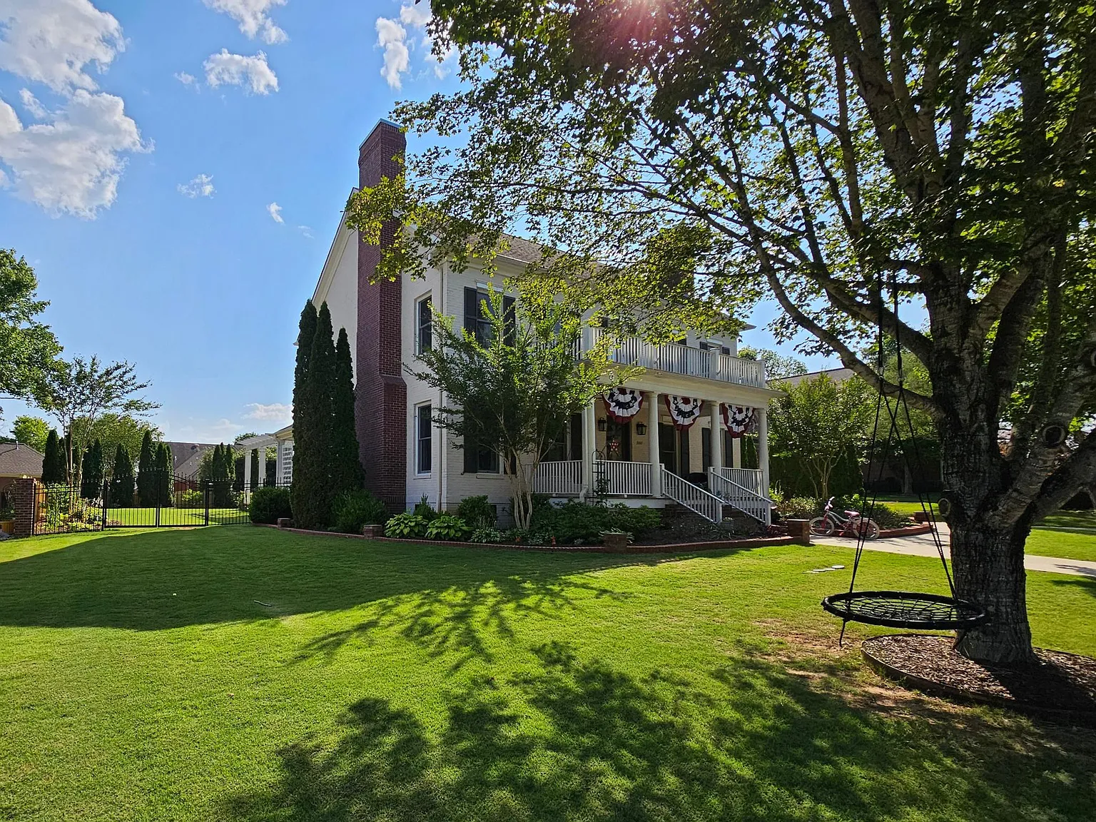 6 bed, 4.5 bath, 4759 sqft, $4,800 — Photo 2