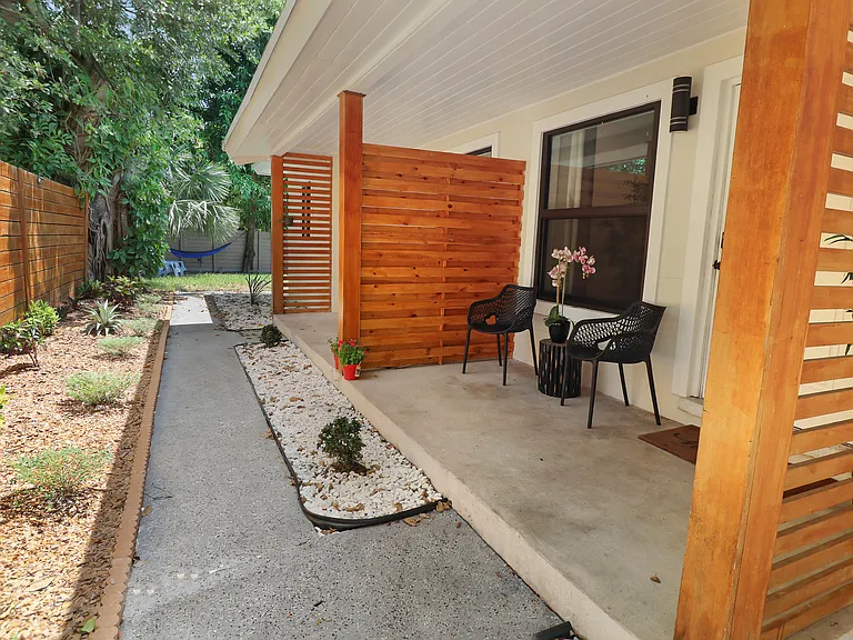 210 SW 11th St #1 — Photo 11