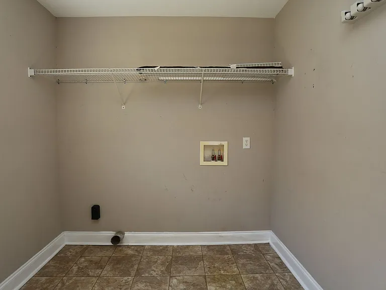 343 Longwood Dr — Photo 12