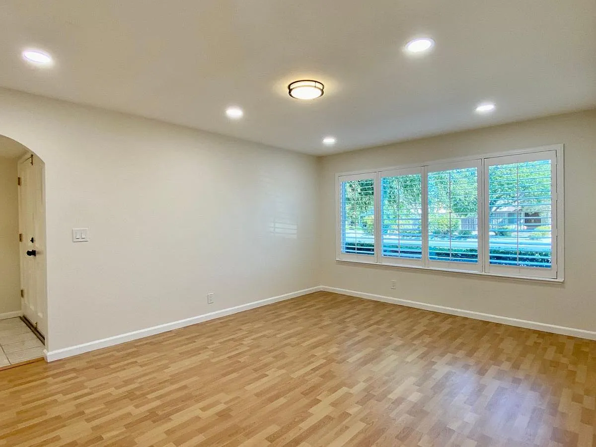 Remodeled Bathrooms- Fresh Interior Paint - 9,382 Square Foot Lot- 5.5 Miles from IBM Research Lab — Photo 3