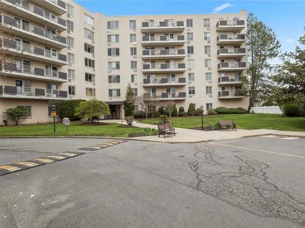 135 Post Avenue #2J, Westbury, NY 11590