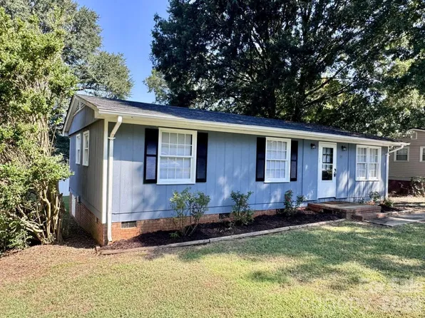 99 N McGinnis Pl, Mount Holly, NC 28120