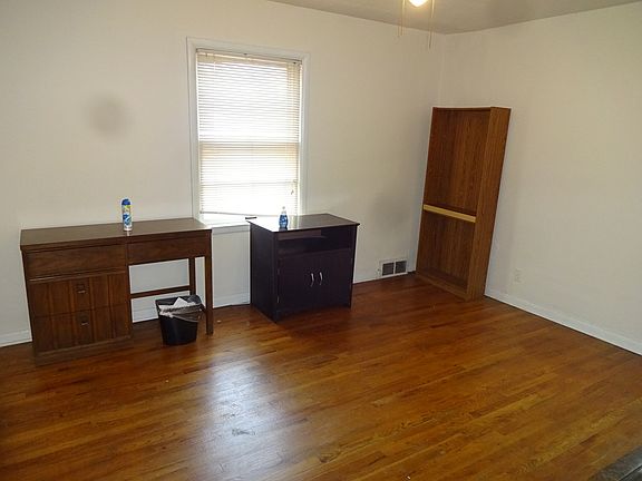 4th image of 2528 Ellen Ave