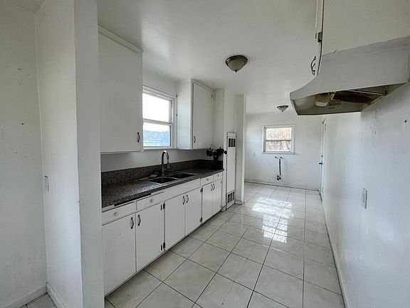 5th image of 907 W 27th St #A