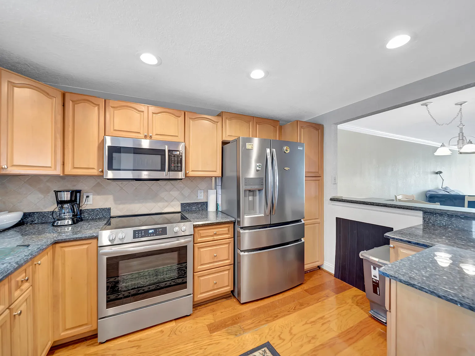 2 bed, 2.0 bath, 1400 sqft, $3,000 — Photo 3