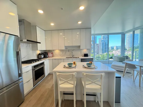 555 Sydney Ave #608, Coquitlam, BC V3K 3J8