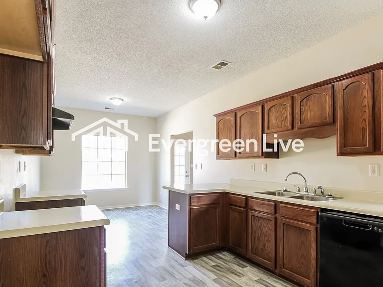 7942 Ivy Lake Ln — Photo 5