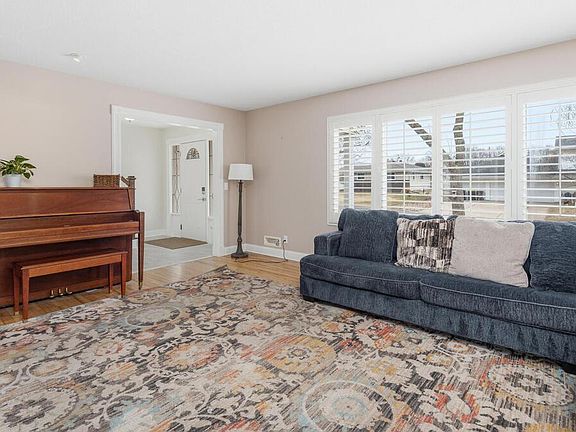 4th image of 11712 Galtier Dr